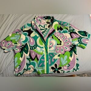Patterned Steve Madden cropped button up top, size L